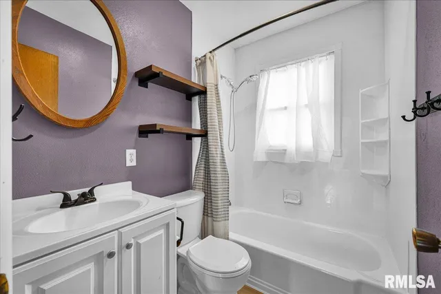 $189,900 | 320 East Almond Drive, Washington, IL 61571