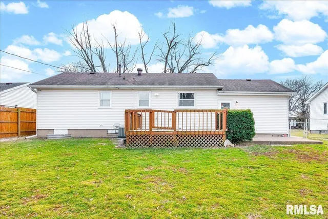 $189,900 | 320 East Almond Drive, Washington, IL 61571