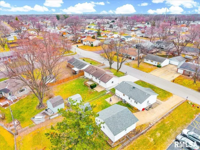 $189,900 | 320 East Almond Drive, Washington, IL 61571