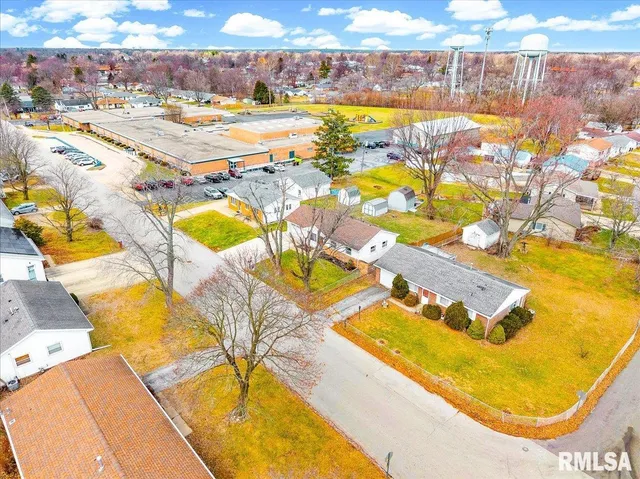 $189,900 | 320 East Almond Drive, Washington, IL 61571