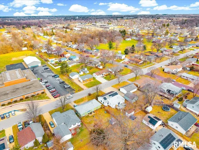 $189,900 | 320 East Almond Drive, Washington, IL 61571