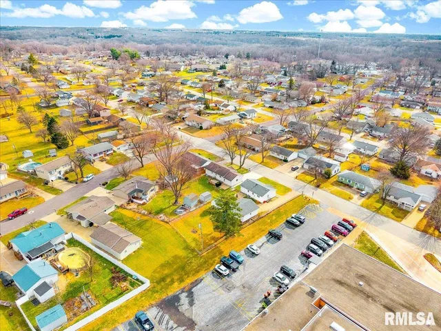 $189,900 | 320 East Almond Drive, Washington, IL 61571