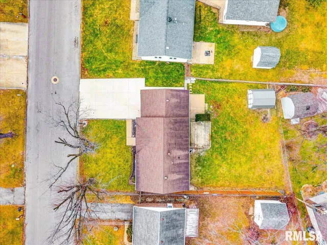 $189,900 | 320 East Almond Drive, Washington, IL 61571