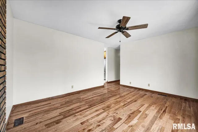 $189,900 | 320 East Almond Drive, Washington, IL 61571