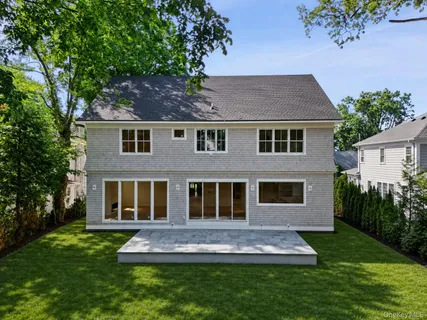 $4,495,000 | 8 Crest Lane, Scarsdale, NY 10583