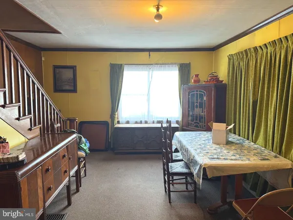 a view of entryway with furniture