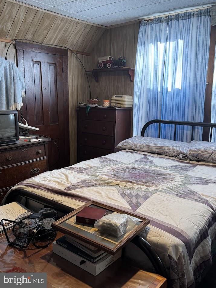 511 Main Street Oakland, MD 21550 - Photo 29 of 35 a bedroom with a bed and a dresser