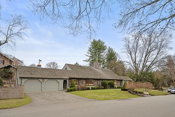 $2,800,000 | 2 Edgewater Place, Winchester, MA 01890