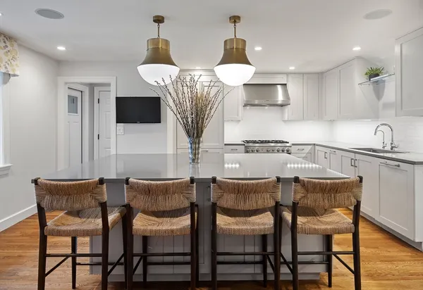 $2,800,000 | 2 Edgewater Place, Winchester, MA 01890