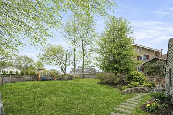 $2,800,000 | 2 Edgewater Place, Winchester, MA 01890