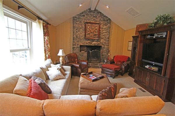24 Longfellow Road Holyoke, MA 01040 - Photo 15 of 30 Gallery Image 15