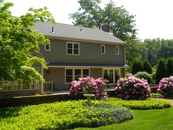 24 Longfellow Road Holyoke, MA 01040 - Photo 2 of 30 Gallery Image 2