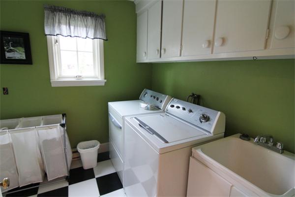 24 Longfellow Road Holyoke, MA 01040 - Photo 29 of 30 Gallery Image 29