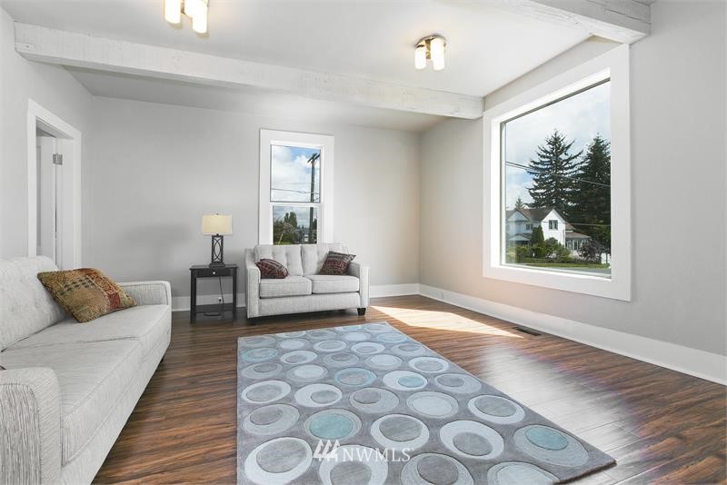 2302 Rockefeller Avenue Everett, WA 98201 - Photo 2 of 18