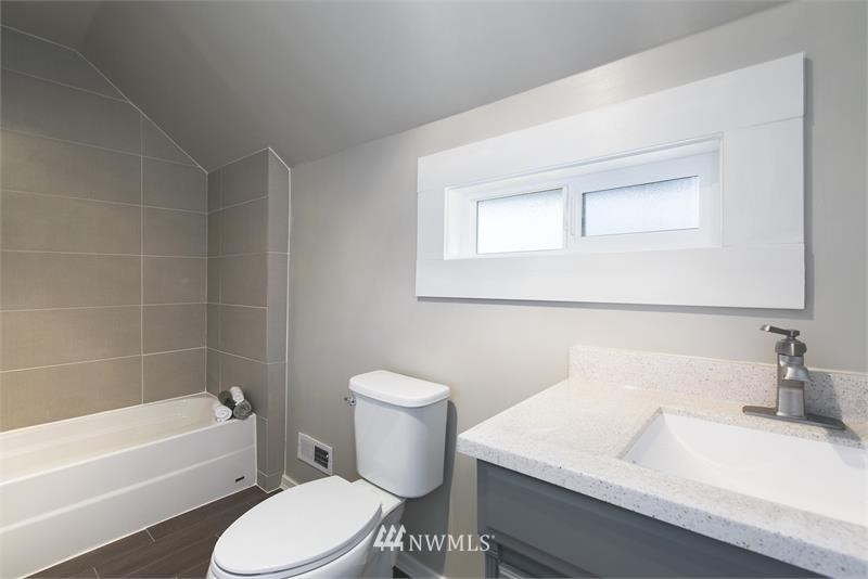 2302 Rockefeller Avenue Everett, WA 98201 - Photo 12 of 18