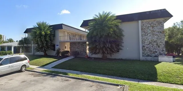 $1,400 | 2040 Northeast 170th Street, Unit 2, North Miami Beach, FL 33162