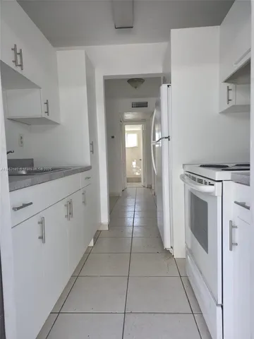 $1,400 | 2040 Northeast 170th Street, Unit 2, North Miami Beach, FL 33162