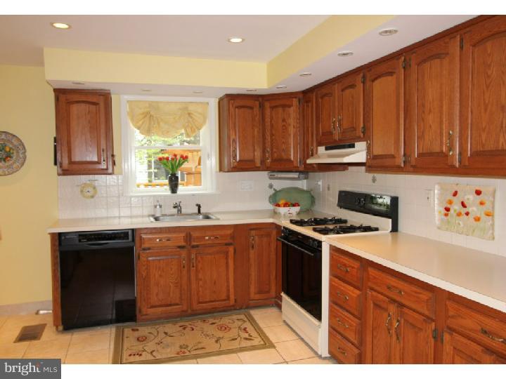 417 West Beechtree Lane Wayne, PA 19087 - Photo 4 of 23 Gallery Image 4