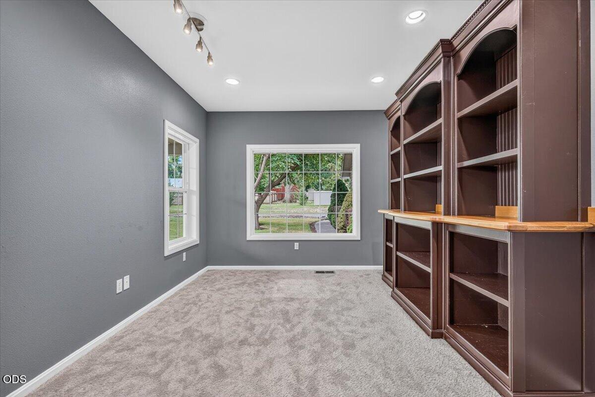 1760 Minear Road Medford, OR 97501 - Photo 11 of 56 Gallery Image 11
