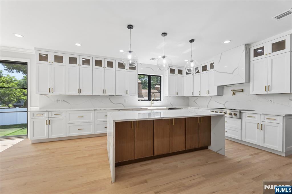 532 Hobart Road Paramus, NJ 07652 - Photo 14 of 46