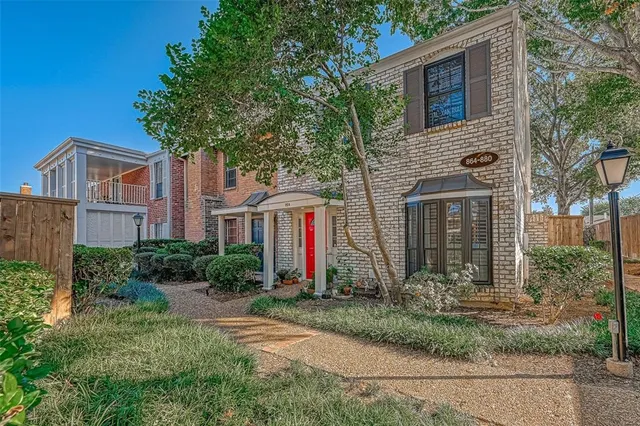 a front view of house with yard