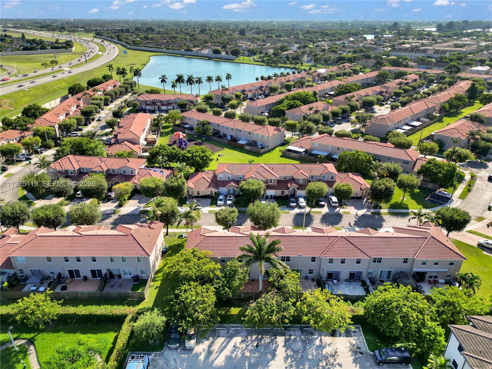 27463 Southwest 137th Court, Unit 27364 Homestead, FL 33032 - Photo 5 of 59