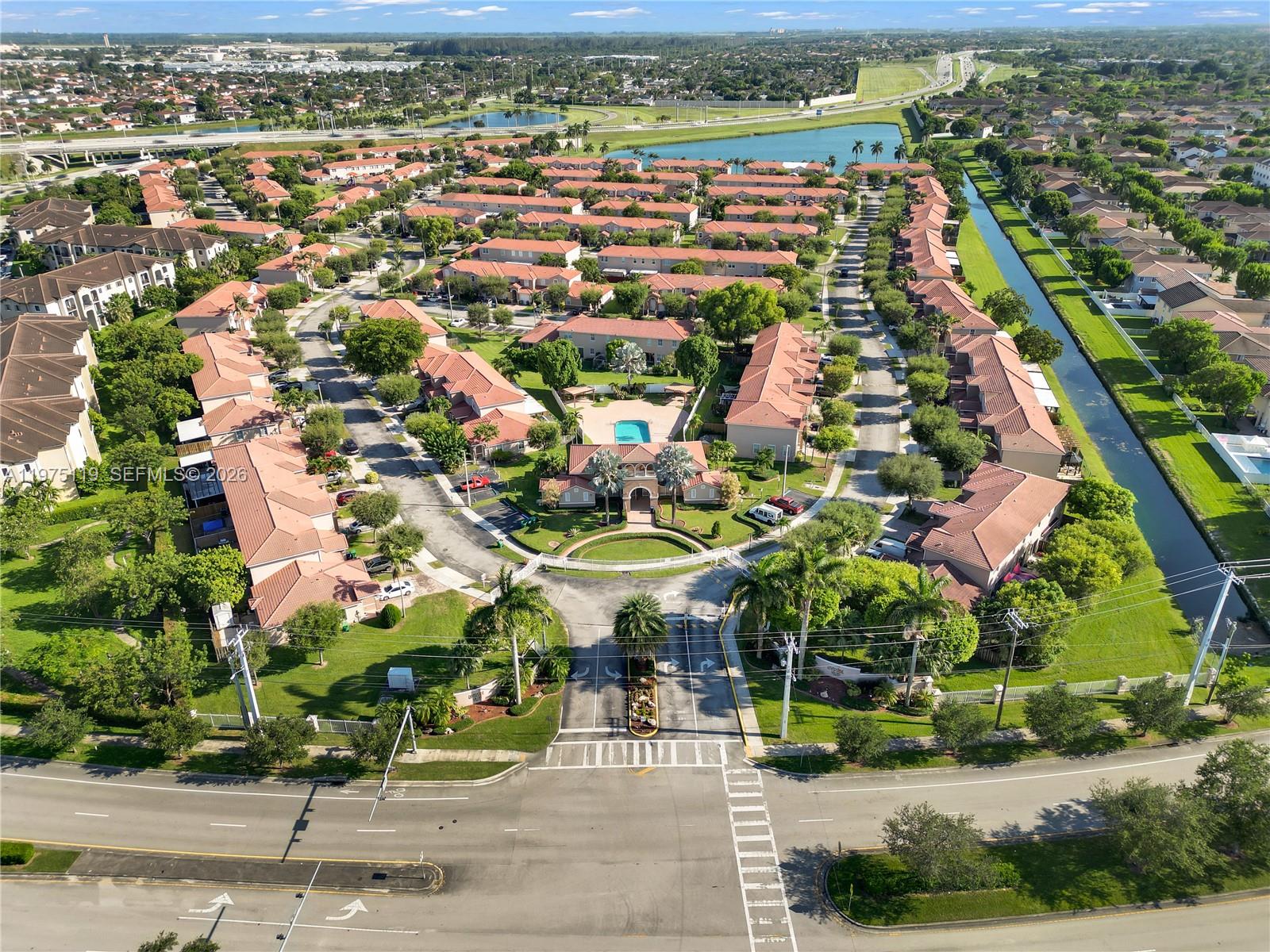 27463 Southwest 137th Court, Unit 27364 Homestead, FL 33032 - Photo 7 of 59