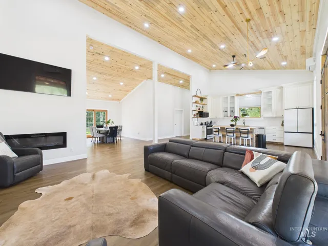 $599,900 | 6501 Sweet Ola Highway, Sweet, ID 83670