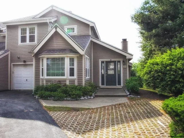 $2,800 | 76 Kaydeross Park Road, Saratoga Springs, NY 12866