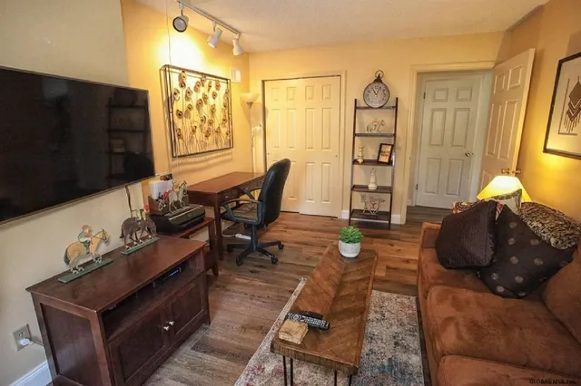 $2,800 | 76 Kaydeross Park Road, Saratoga Springs, NY 12866