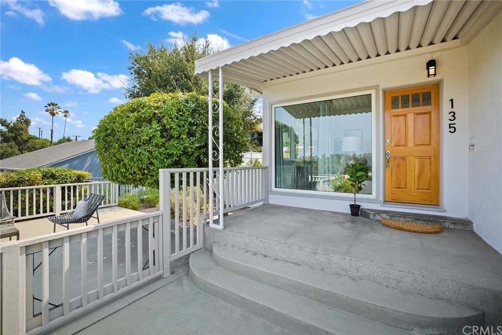 135 Anita Drive Pasadena, CA 91105 - Photo 2 of 27