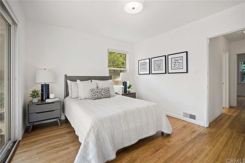 135 Anita Drive Pasadena, CA 91105 - Photo 14 of 27