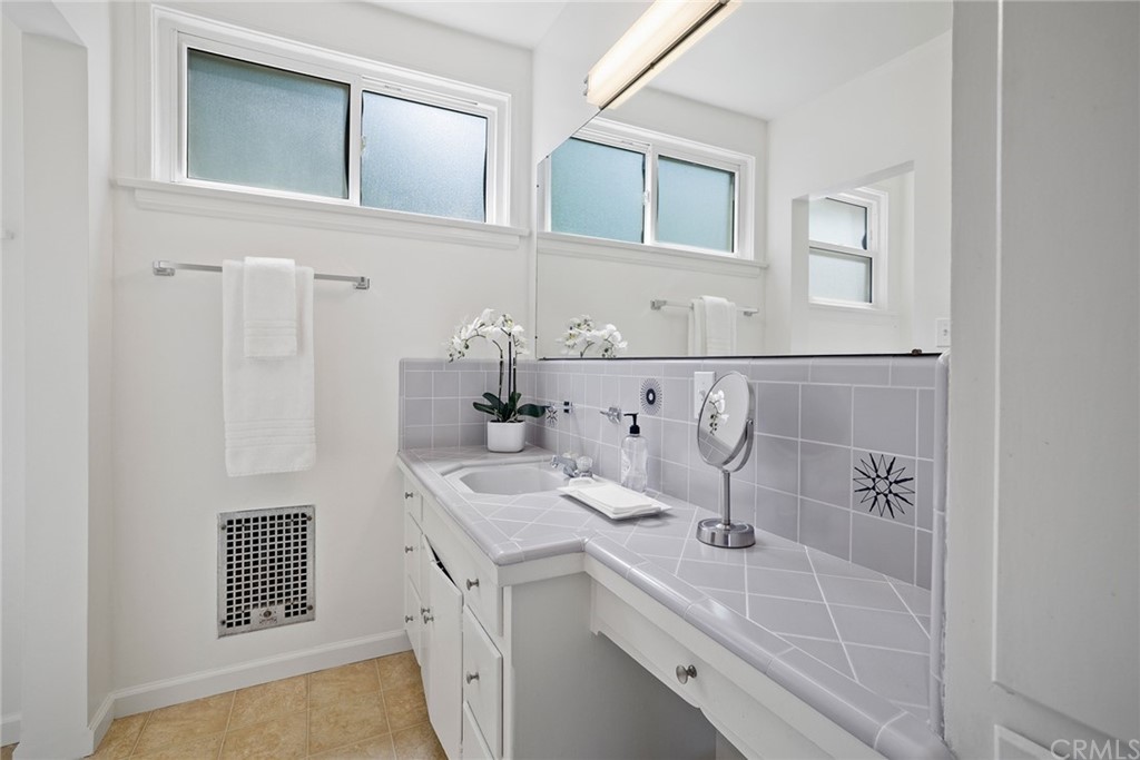 135 Anita Drive Pasadena, CA 91105 - Photo 18 of 27