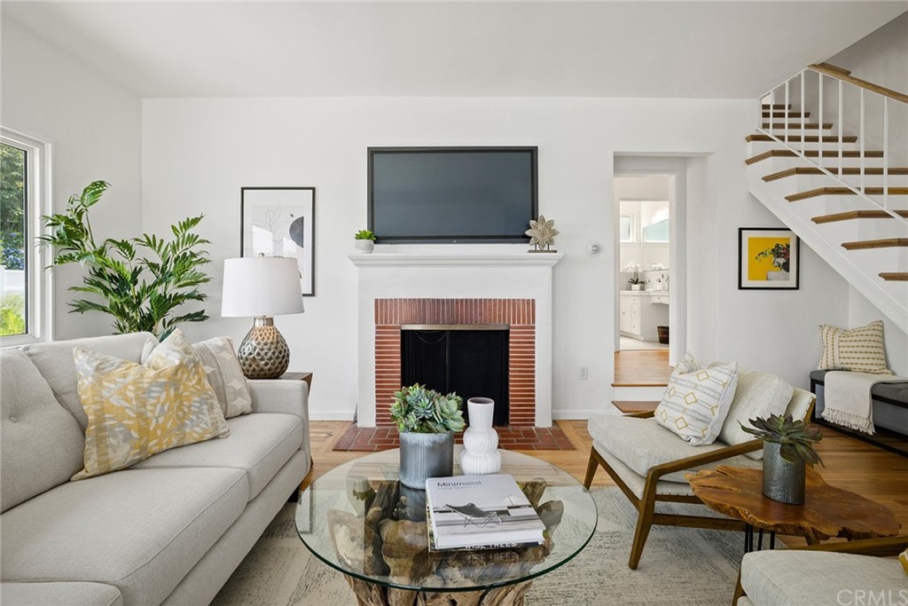 135 Anita Drive Pasadena, CA 91105 - Photo 3 of 27