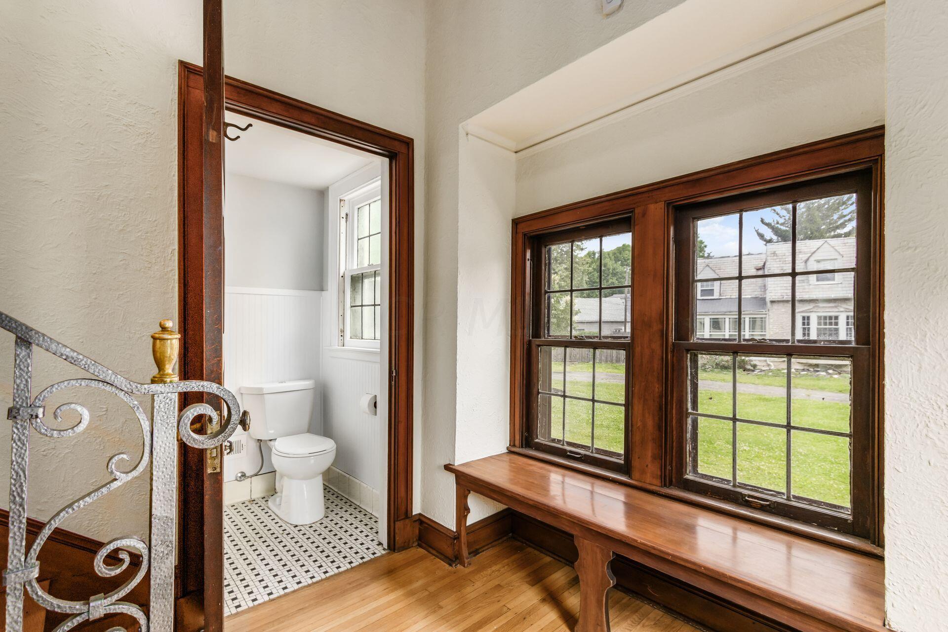 241 North Nelson Road Columbus, OH 43219 - Photo 35 of 73 Half Bath