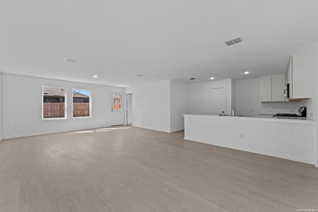 $290,000 | 107 Ellendale Place, Fredericksburg, TX 78624