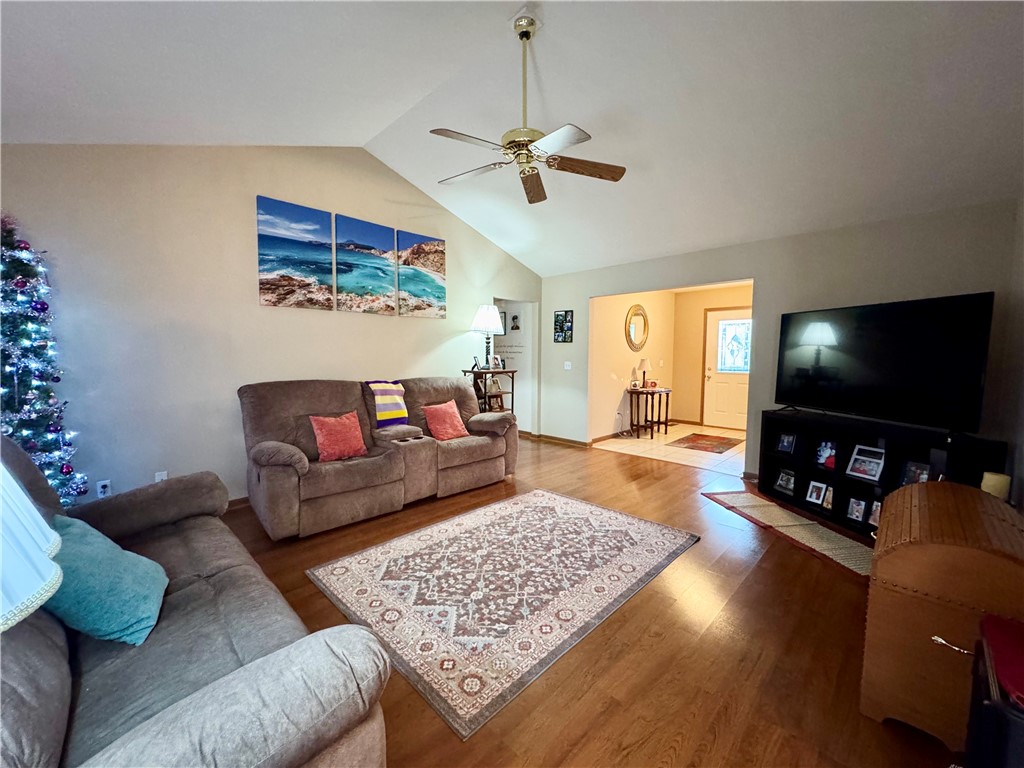 6 Ridgefield Lane Charleston, IL 61920 - Photo 3 of 12 Gallery Image 3