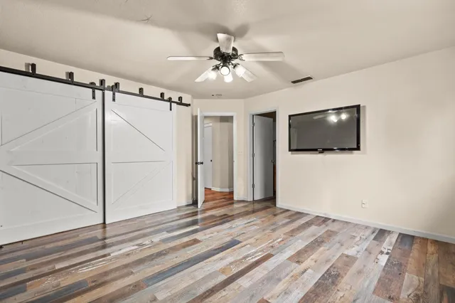 a view of a livingroom with an empty space and a ceiling fan