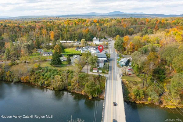 a picture of a room with a floor plan
