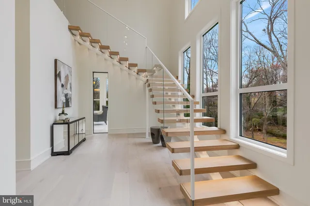 a view of entryway with a front door