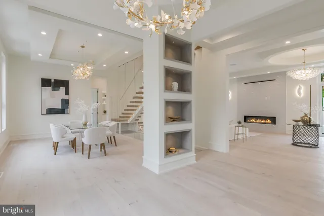 a view of a livingroom with furniture and a ceiling fan