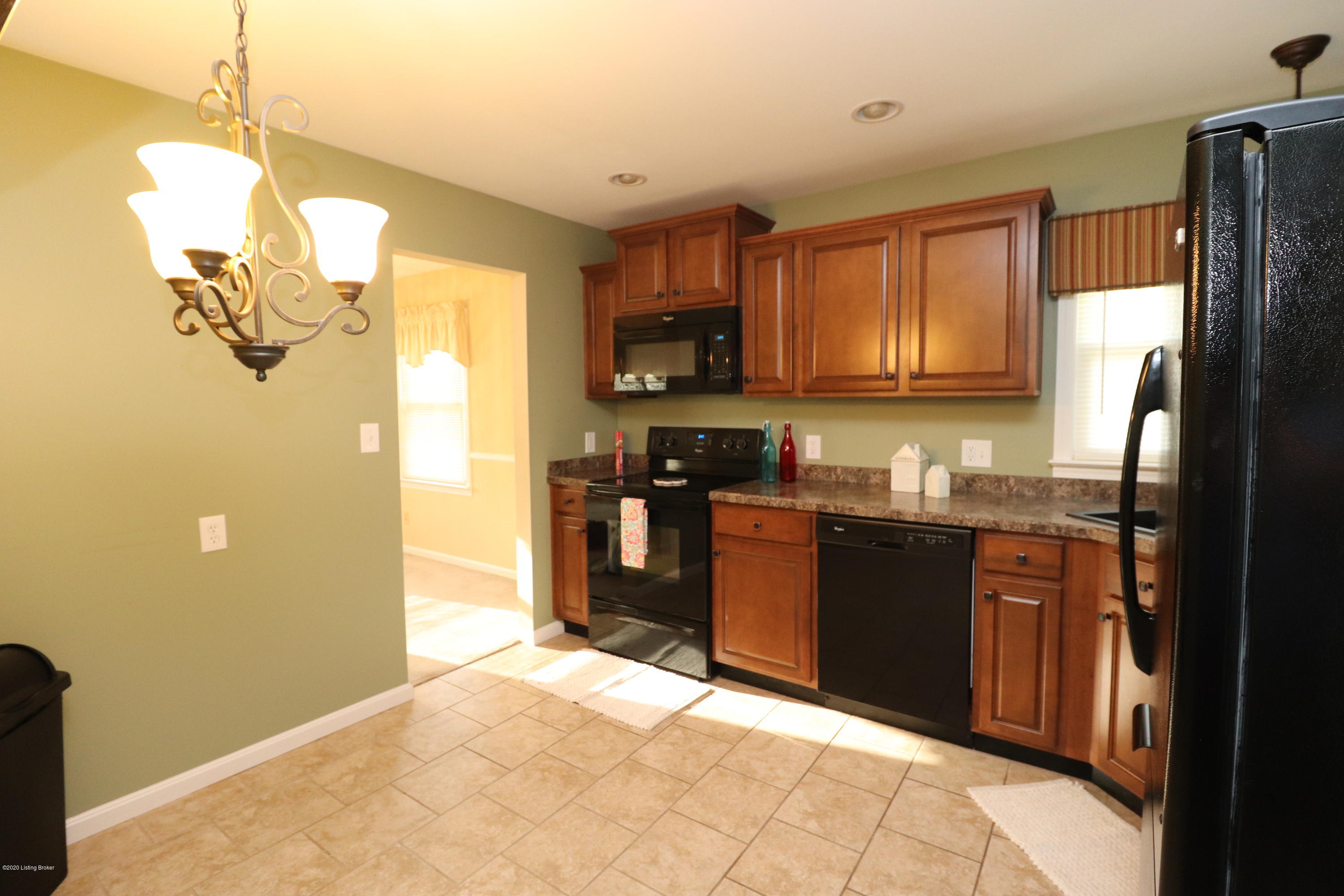 6705 Fernhaven Road Louisville, KY 40228 - Photo 8 of 21 Kitchen eatin