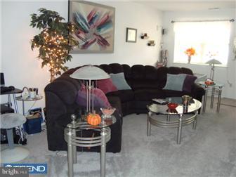 732 Rutland Court Sewell, NJ 08080 - Photo 5 of 12 Living Room