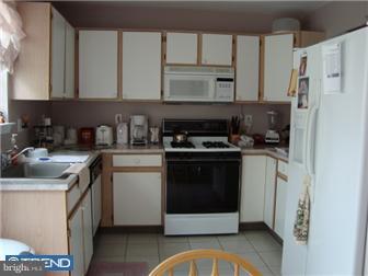 732 Rutland Court Sewell, NJ 08080 - Photo 6 of 12 Kitchen