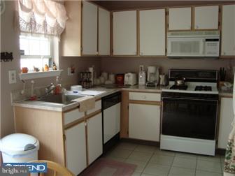 732 Rutland Court Sewell, NJ 08080 - Photo 7 of 12 Kitchen