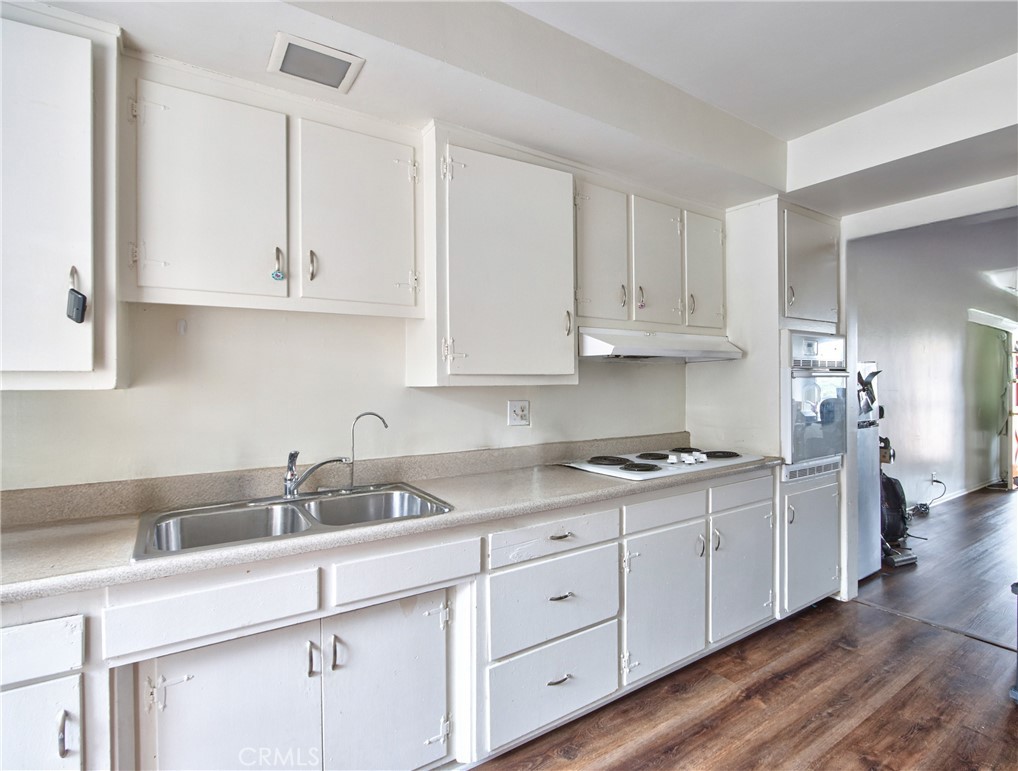 230 West Knepp Avenue Fullerton, CA 92832 - Photo 9 of 25