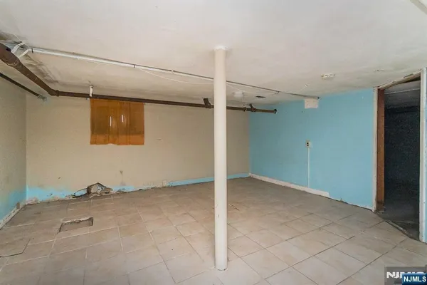 an empty room with a empty space