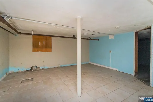 an empty room with a empty space