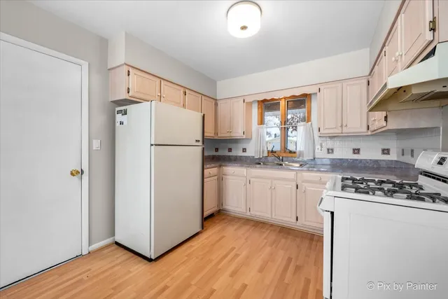 $339,900 | 504 Princeton Drive, North Aurora, IL 60542