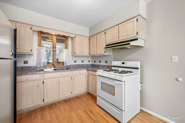 $339,900 | 504 Princeton Drive, North Aurora, IL 60542